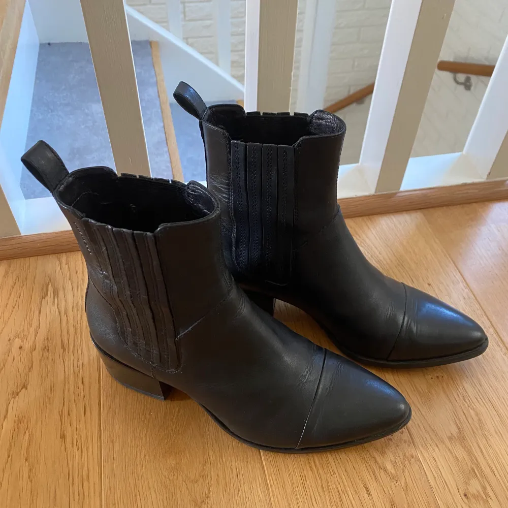 Sååå fina och trendiga boots från vagabond, sparsamt använda då de är något smala för min fot 🦶I toppenskick och perfekta nu till hösten🙌🏽. Skor.