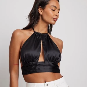 Topp med prislapp kvar  - Endast testad med prislappen kvar. Säljer då den var för stor för mig över brösten. Köperen står för frakten  