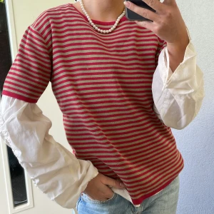 Stickad randig T-shirt - Superskönt stickad T-shirt som aldrig använts 😊 frakt tillkommer 