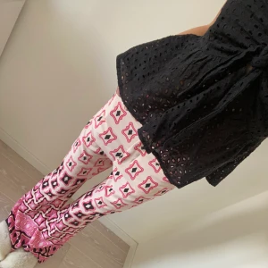 Byxor - As coola byxor från zara, aldrig använda 