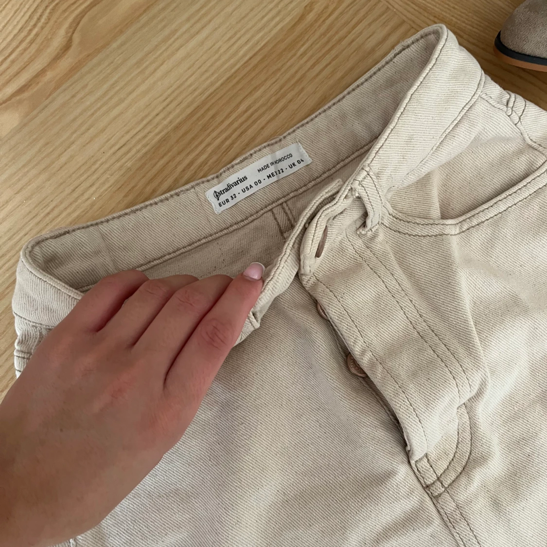 Beige jeanskjol från Stradivaruis storlek 32 - 91
