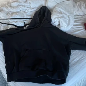 hoodie från weekday  - supersnygg hoodie från weekday 💕