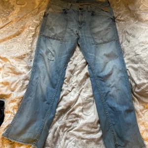 Y2k replay byxor - Ljusa replay brallor med coola detaljer.