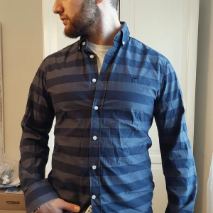 Skjorta i strl S - Säljer en stilren skjorta i storlek S