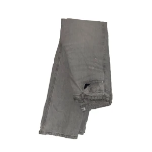 Zara grey jeans - Gråa boyfriend jeans i storlek 38, använda en gång, långa i benen 