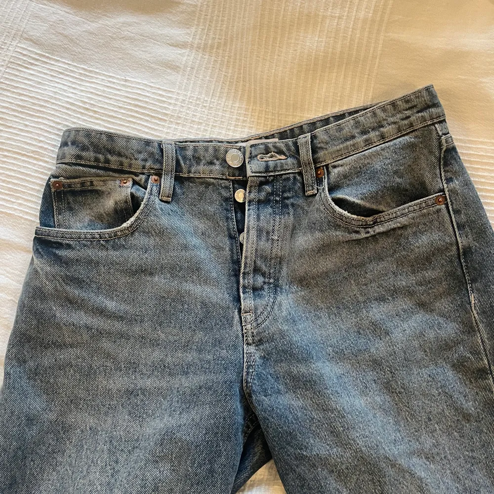 De slutsålda jeansen från zara, st 38. 300kr + frakt💙. Jeans & Byxor.