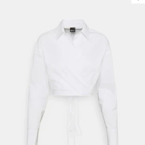 Skjorta från Gina Tricot  - Helt ny med prislappen kvar 