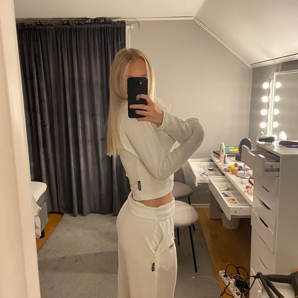 Mjukiset från playboy x missguided, aldrig använd, jätte bra skick💕. Jeans & Byxor.