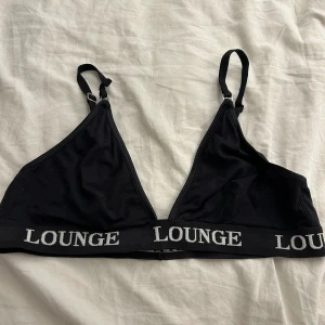 Bralette från Lounge Underwear  - Bralette från Lounge Underwear🤍 Ej använd. Ny pris 300 kr☺️
