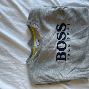 Hugo boss sweatshirt  - Även detta är min brors gamla sweat shirt! 