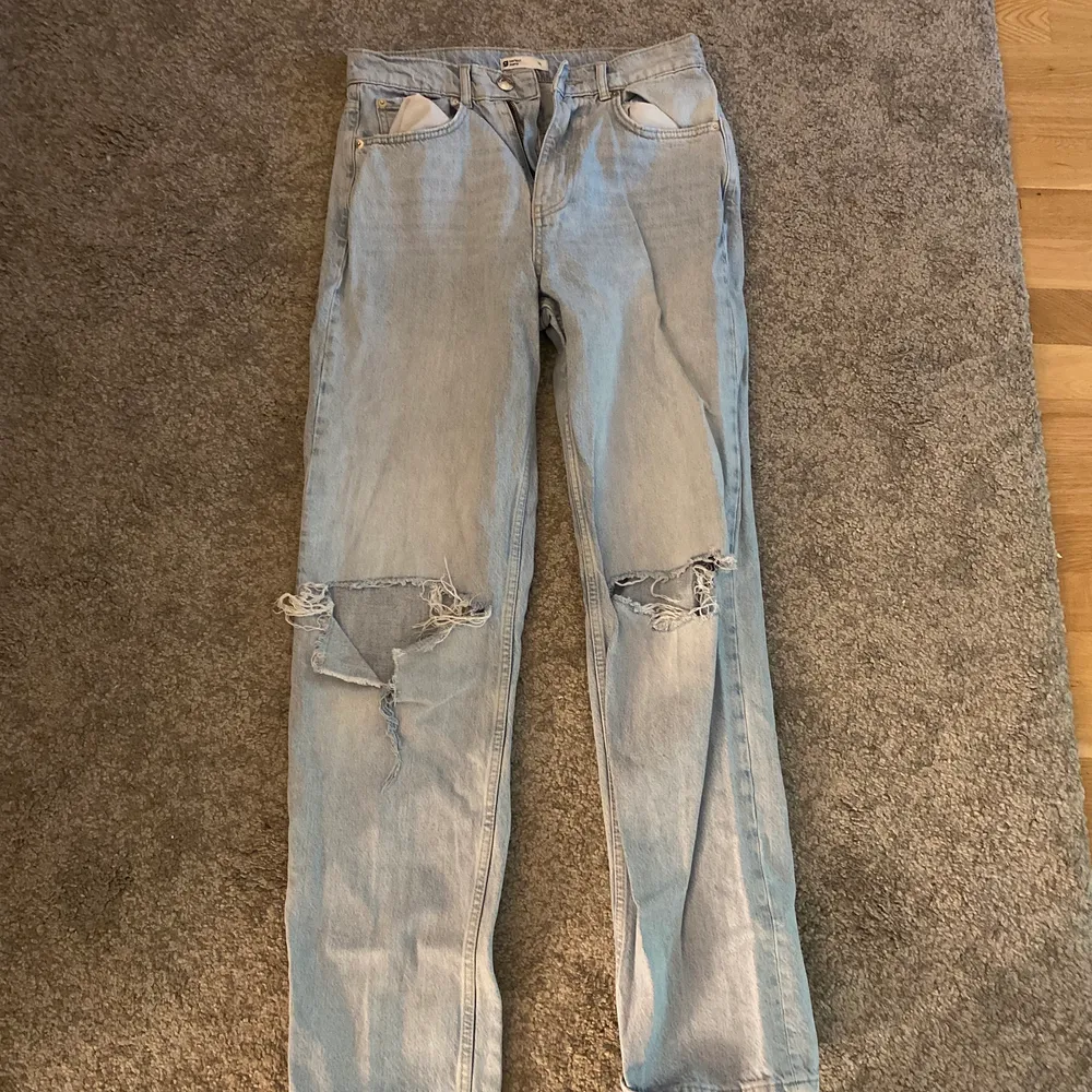 Säljer dessa snygga jeans från Gina i storlek 38💓. Jeans & Byxor.
