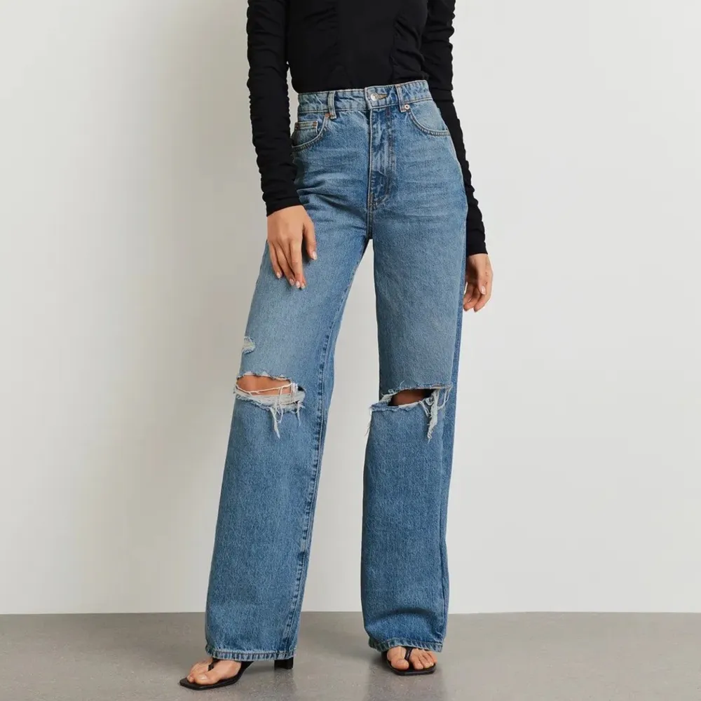 Supersnygga mörkblåa wideleg jeans i modellen ”Idun” från Ginatricot! Strl 38💕. Jeans & Byxor.