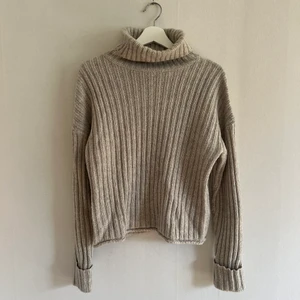 Stickad tröja - Mysig stickad tröja från NAKD! 