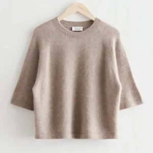 Other Stories  - Säljer denna tröja för att den tyvärr inte kommer till användning❤️ 