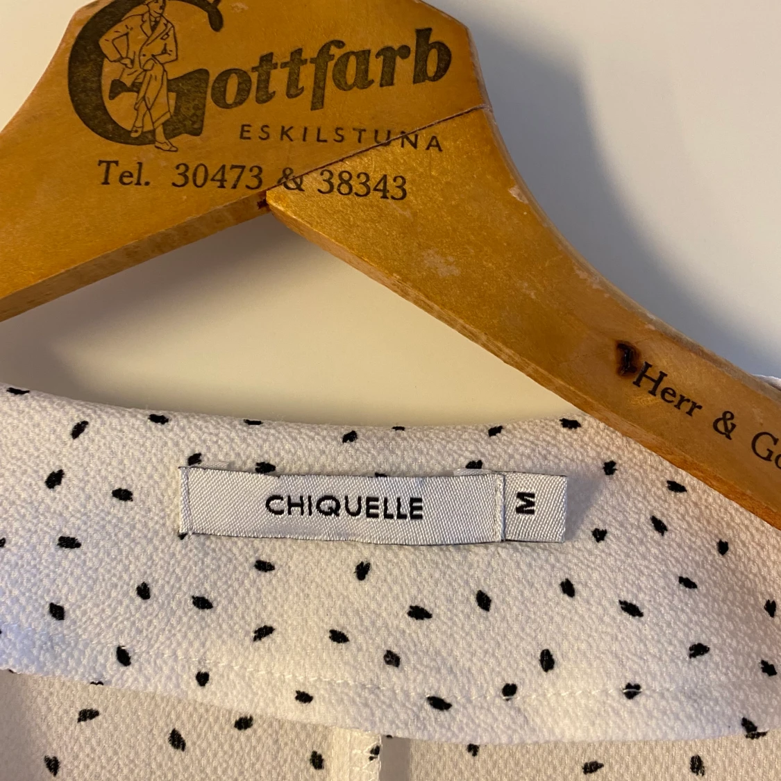 Prickig klänning - 90