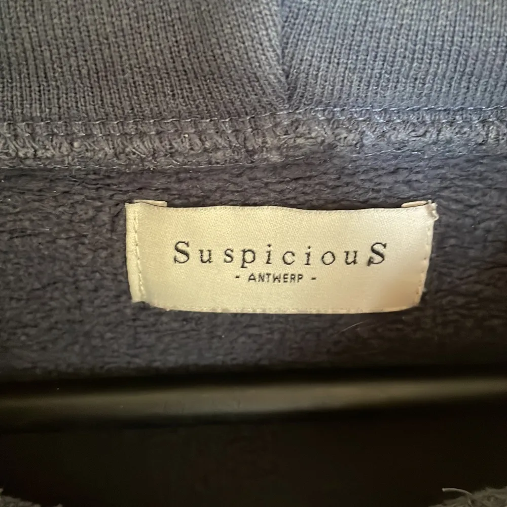 Suspicious Antwerp hoodie blå, nypris 1200kr, mycket bra skick. Hoodies.