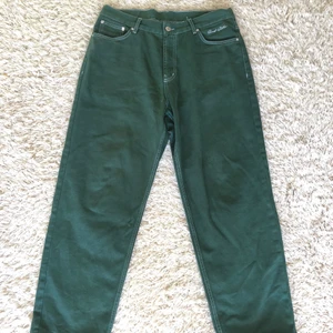 Sweet sktbs - Mörkgröna jeans i fint skick som nya, säljer för att de inte används längre 