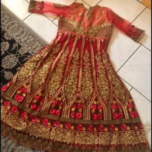 Indian/bengali/Desi dress all new  - Skulle säga att den passar för nån som är Stl s/m .  Fraktar ej utan kan mötas upp för hämtning. 