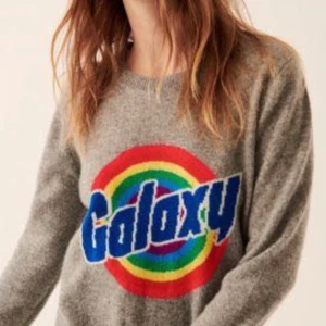 From future Kashmir tröja - Säljer min superfina from future kashmirtröja som inte kommer till användning. Det är i storlek M men passar även XS/S, och den ör i nyskick. Kan även byta❤️