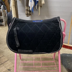 Schabrak!❤️ - Ett schabrak till salu i storlek ponny!  Nästan aldrig använt! Tvättas innan postas!❤️