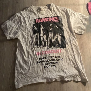 HM tröja  - Använd några få gånger, kommer tvättas och strykas innan packning