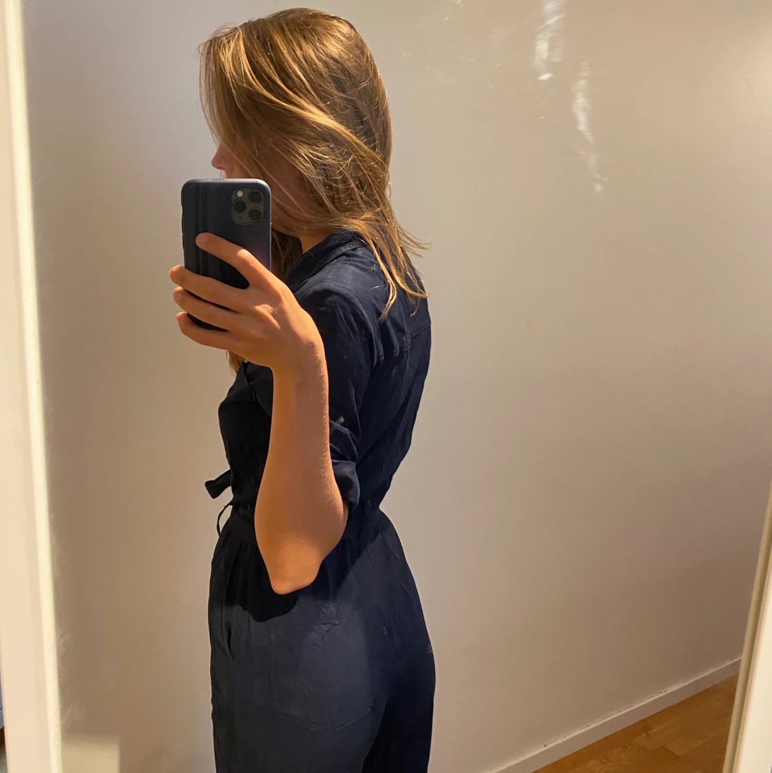 Marinblå jumpsuit - 91