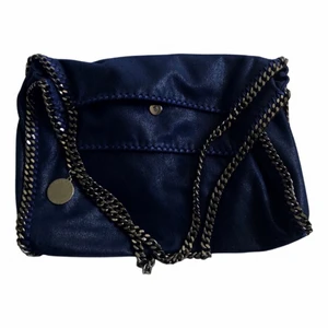 Stella McCartney Väska - Säljer denna superfina äkta Stella McCartney väska! Jättebra skick, som ny. Ältehetbevis och dustbag följer med. Skriv om ni är intresserade💗