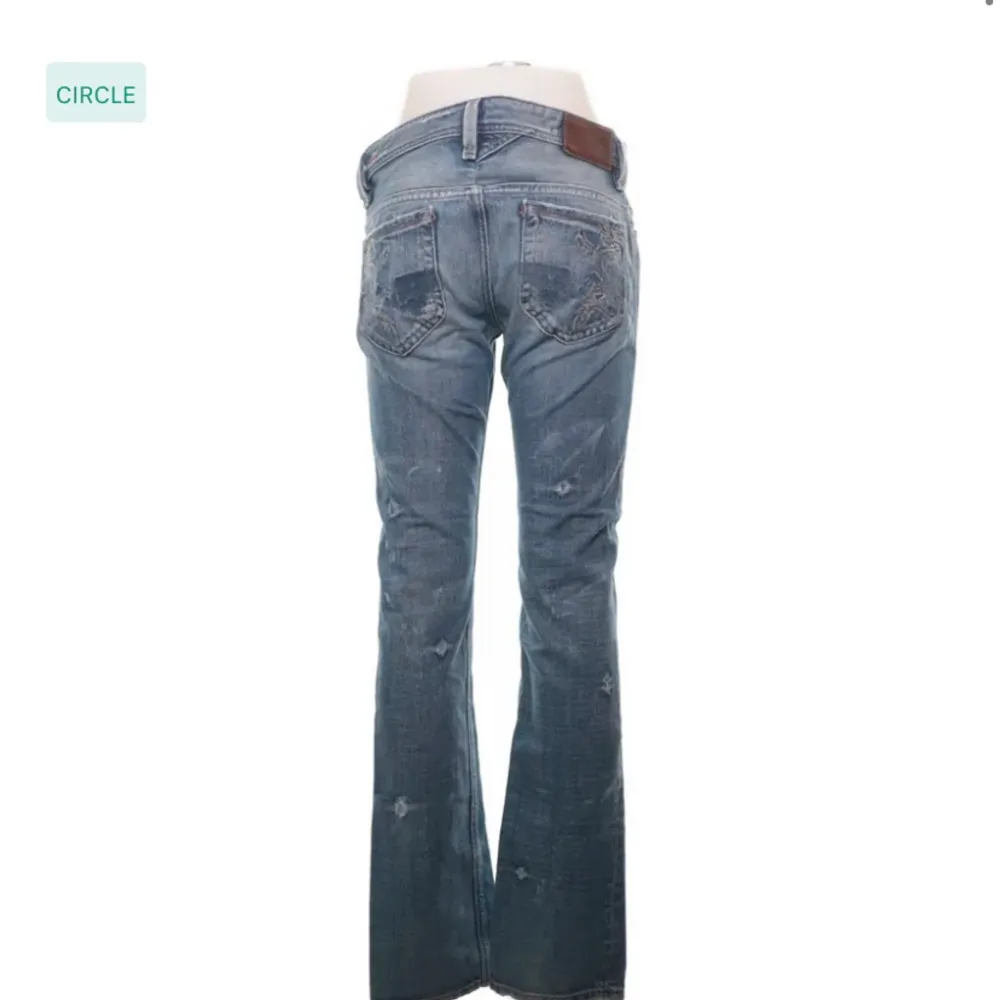 Snygga jeans från diesel. Går att få paketpris på köp av 4 eller fler varor, frakt ingår inte. Jeans & Byxor.
