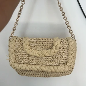 Axelremsväska i strå  - Använd en gång, trodde jag skulle få mer användning för den