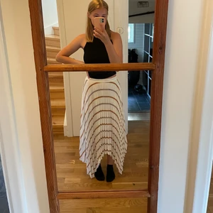 Kjol - Kjol från hm. Använd ca 1 gång så fint skick! Storlek 38. 