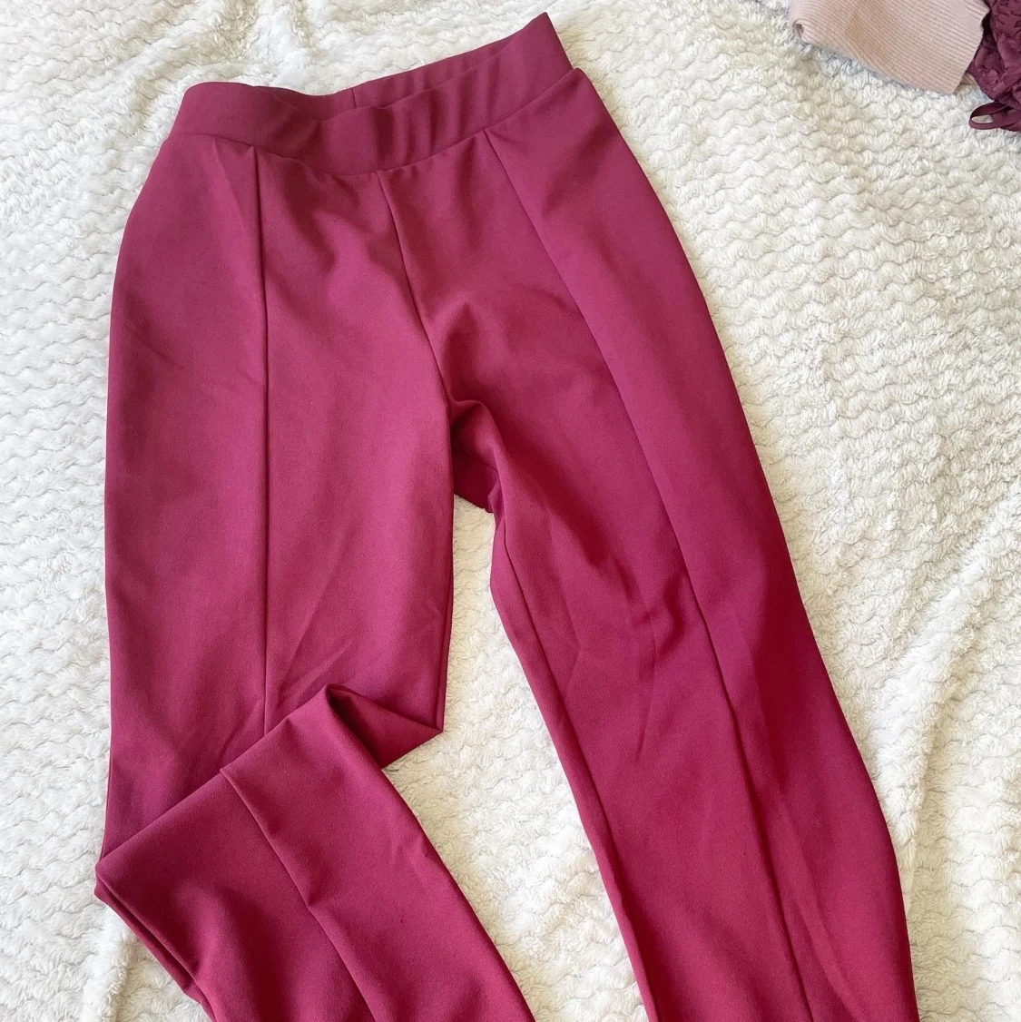 Vinröda kostymbyxor