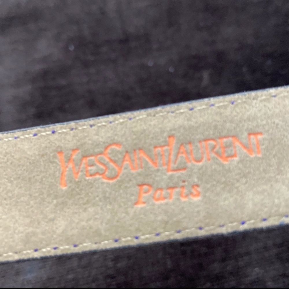 Yves saint Laurent YSL bälte vintage i storlek 70 i bra skick . Accessoarer.