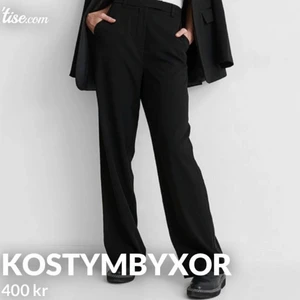 Kostymbyxor  - Använda fåtal gånger o e som nya! Köpta på bikbok för ca 4 månader sen. Kan fraktas Nypris: 600kr