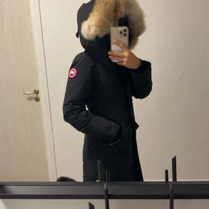 Canada goose jacka dam - Storlek xs  Använd 1 vinter köpt för 10000