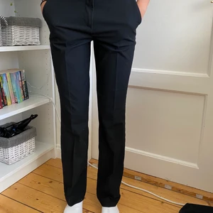 Kostymbyxor  - Snygga kostymbyxor från hm i storlek Xs, sitter bra på mig som är ca. 165 cm💕 Sparsamt använda💕