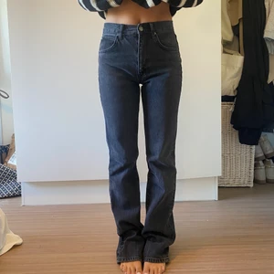 Zara Jeans - Mia bootcut jeans från zara, använda 1 gång då jag köpte både strl 34&36