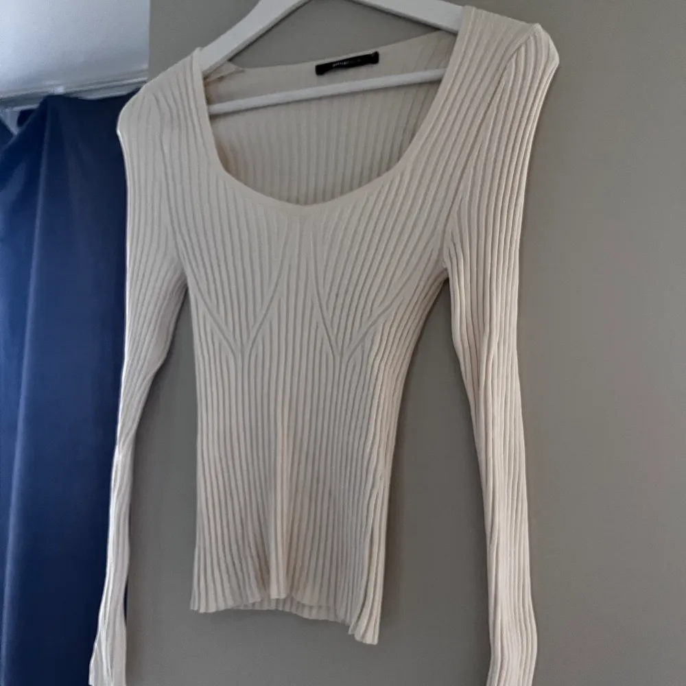 Säljer min favvo tröja från Gina då den blivit för liten ✨ använd men i gott skick. Toppar.