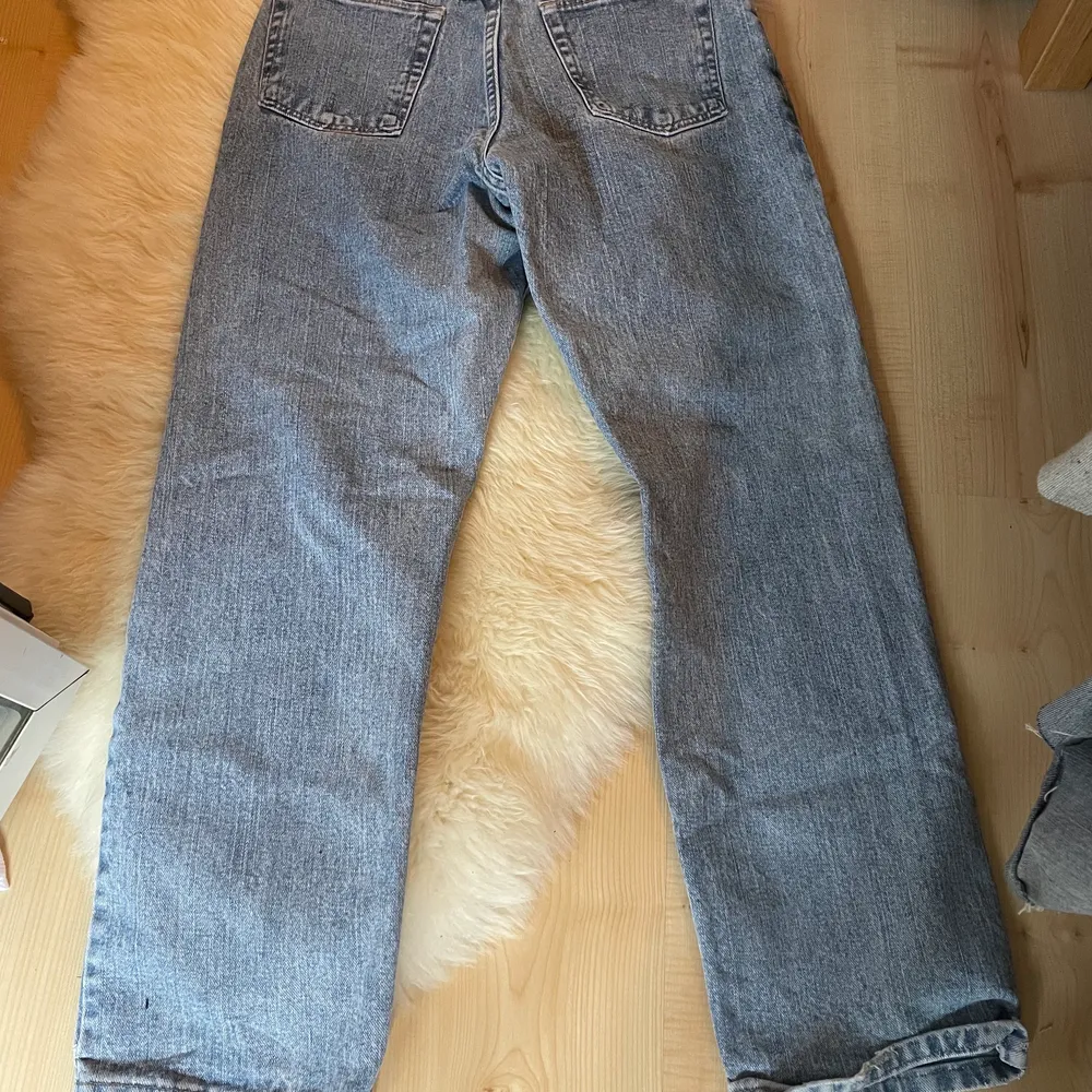 Lite lång för mig som är 156 cm, fin färg. Mycket bekväma.. Jeans & Byxor.