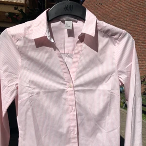 Skjorta - Rutig skjorta från HM. Strl 32💚
