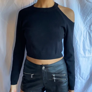 Black top size S  - Svart topp, storlek S 