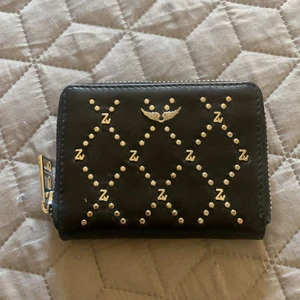 Zadig plån bok  - Säljer nu min så fina Zadig plånbok orginal pris 1200 säljer för 690  💘skriv vid intresse 💕