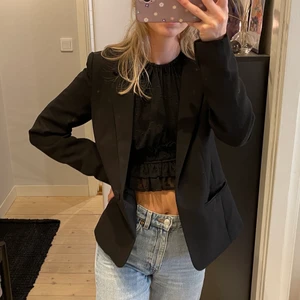 Blazer  - Snygg blazer/kavaj från märket Only. Passar perfekt till alla tillfällen. Knappt använd! 