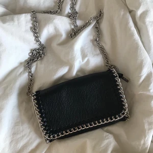 Tiamo väska - Jättefin väska i nyskick från tiamo, köpt på scorett!  ❤️ banden går att justera! 