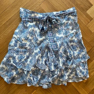 By Malina kjol S - Oanvänd by Malina kjol strl S (funkar även för xs). Finns på Östermalm  