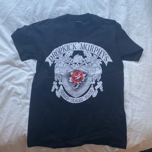 Dropkick Murphy T-shirt - Oanvänd T-shirt, bra kvalite och coolt print på ryggen! 100kr (inte inklusive frakt)