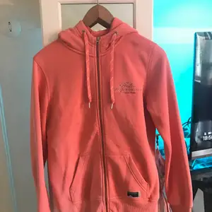 Pek Preformance hoodie med blixtlås Stl M Typ korallfärg 