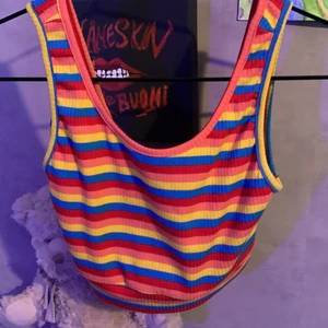 SHEIN linne stl M - Det är stl M och det passar som det ska använde jätte mycket förra sommaren men den är inte min stil längre köpte den för 119kr 