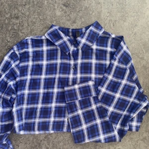 Korta skjortor - Fina korta skjortor 100kr styck 