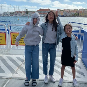 Tommy hilfiger - Raka Tommy hilfiger jeans, OBS säljer dem i mitten!!!