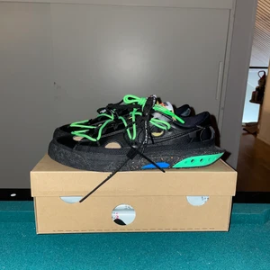 Off white blazers svart o grön - Tja van dessa men nu ångrar mig. Sätter dom på 2300kr kan sänkas vid sabba affär, storlek 9/42,5